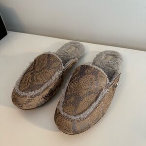 UGG LANE METALLIC SNAKE LOAFER